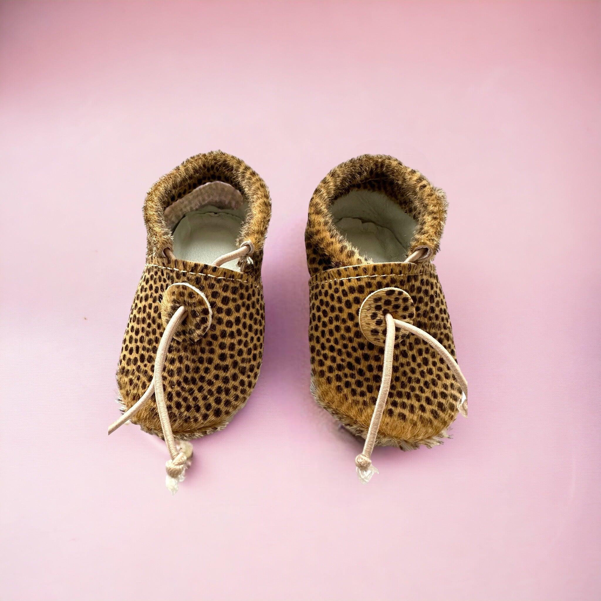 NEW: Mini leather baby shoes in three versions