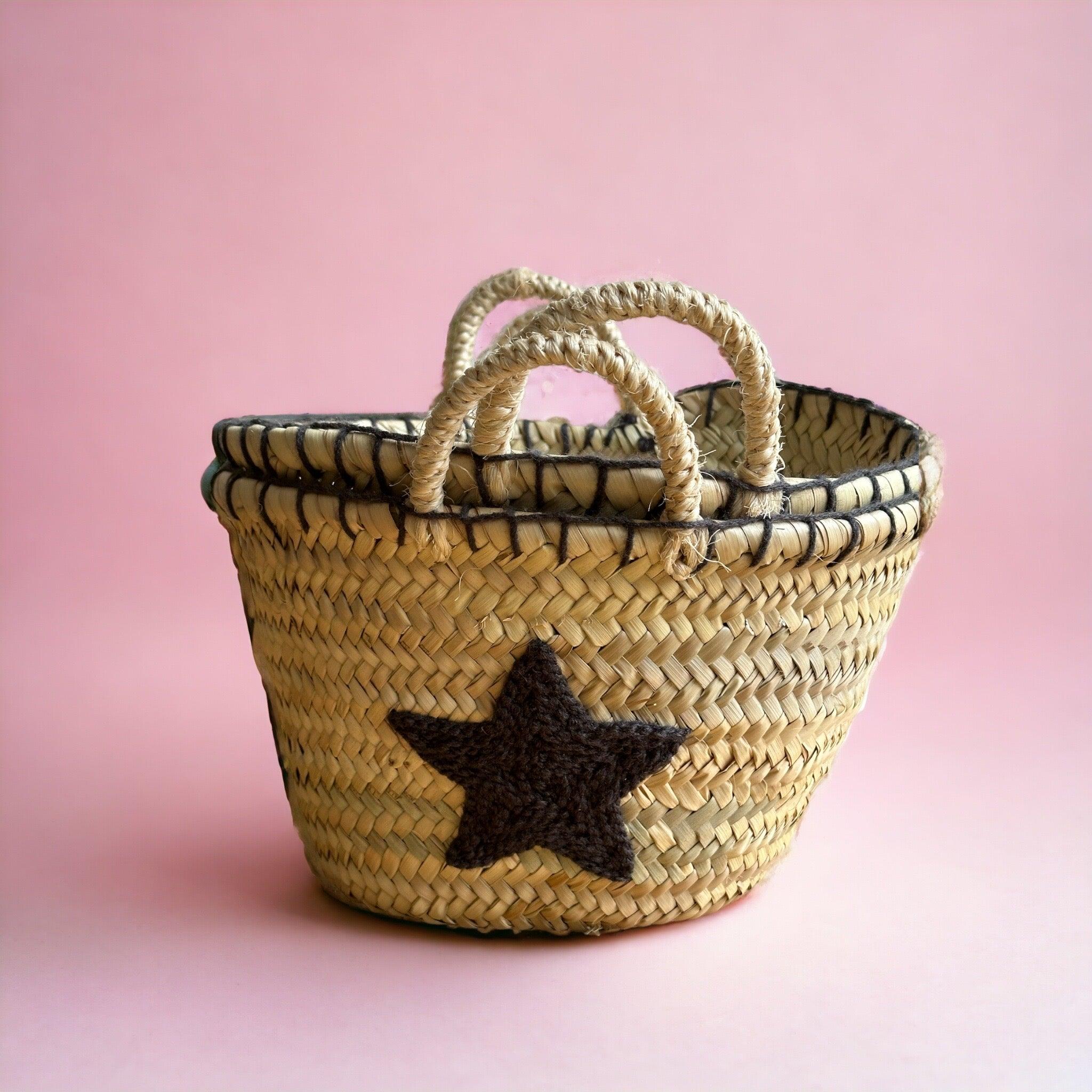 NEW: Small basket bag made of palm leaf with embroidery