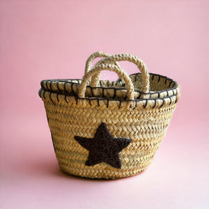 Kleine Korbtasche aus Palmenblatt mit Stickerei - designmaroc.de